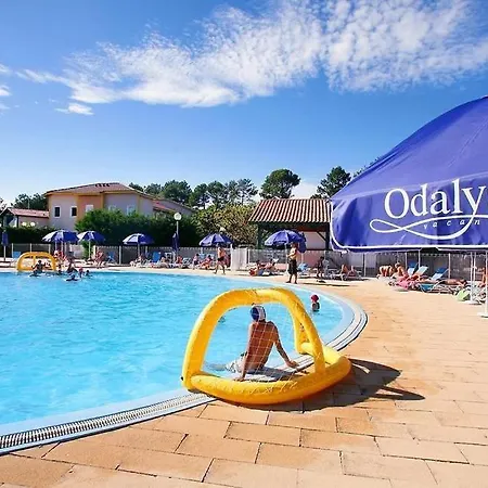 Jolie Maisonnette Dans Village