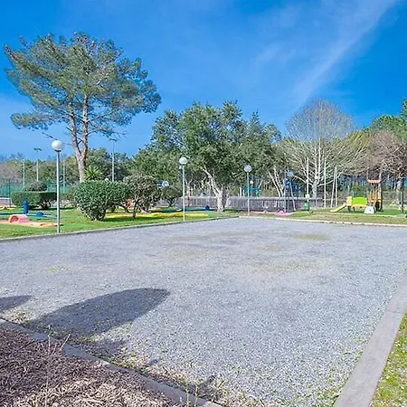 Jolie Maisonnette Dans Village Semesterbostad