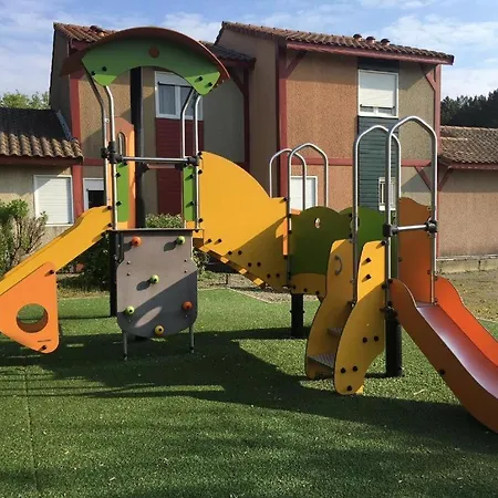 Jolie Maisonnette Dans Village Semesterbostad *