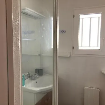 Jolie Maisonnette Dans Village *