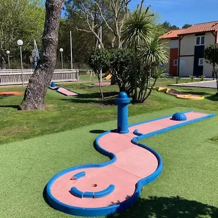 Jolie Maisonnette Dans Village Semesterbostad