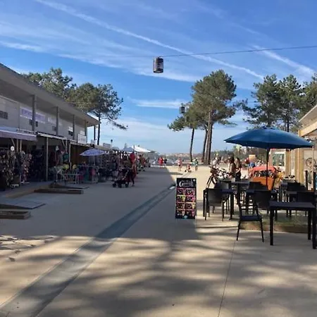 Jolie Maisonnette Dans Village *