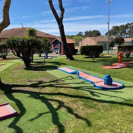 Jolie Maisonnette Dans Village Semesterbostad *