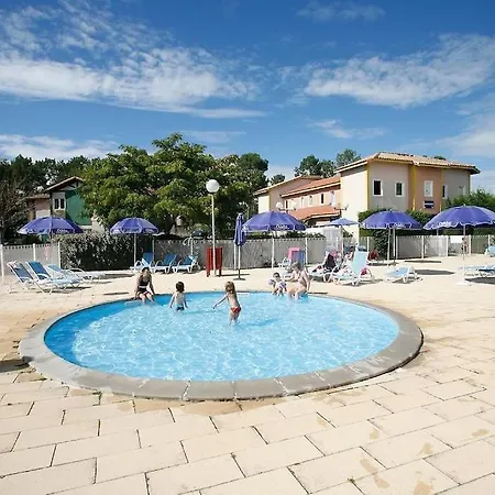 Jolie Maisonnette Dans Village *