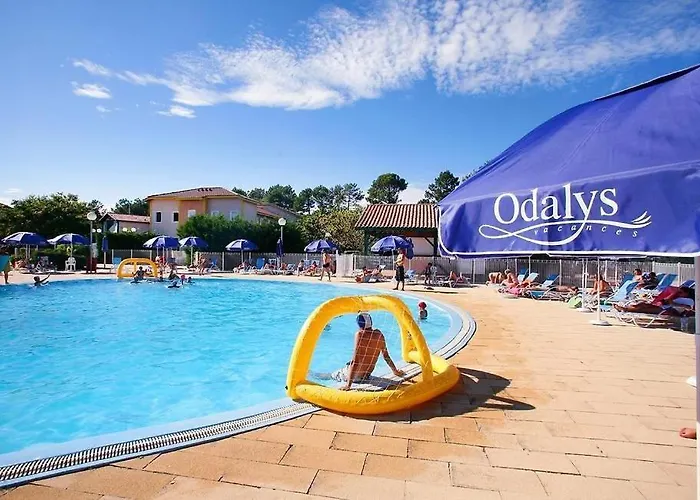 Jolie Maisonnette Dans Village