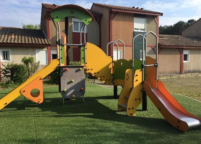 Jolie Maisonnette Dans Village 別荘 *