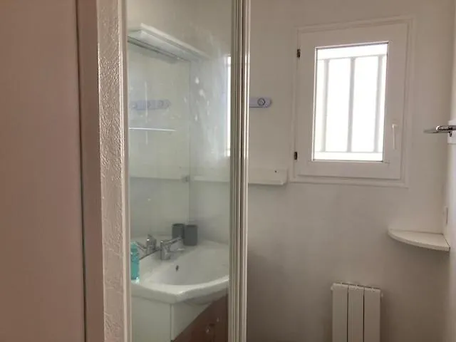 Jolie Maisonnette Dans Village *