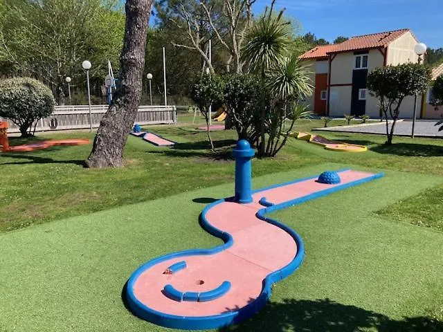 Jolie Maisonnette Dans Village Feriehus